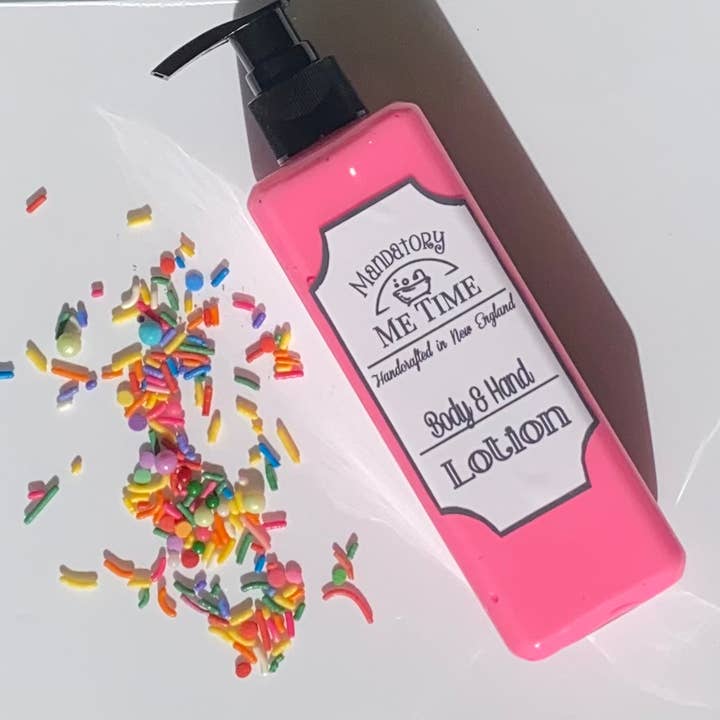 Mandatory Me Time – wholesale Handkräm – Festa som om det är din födelsedagstårta Hand- och kroppslotion2