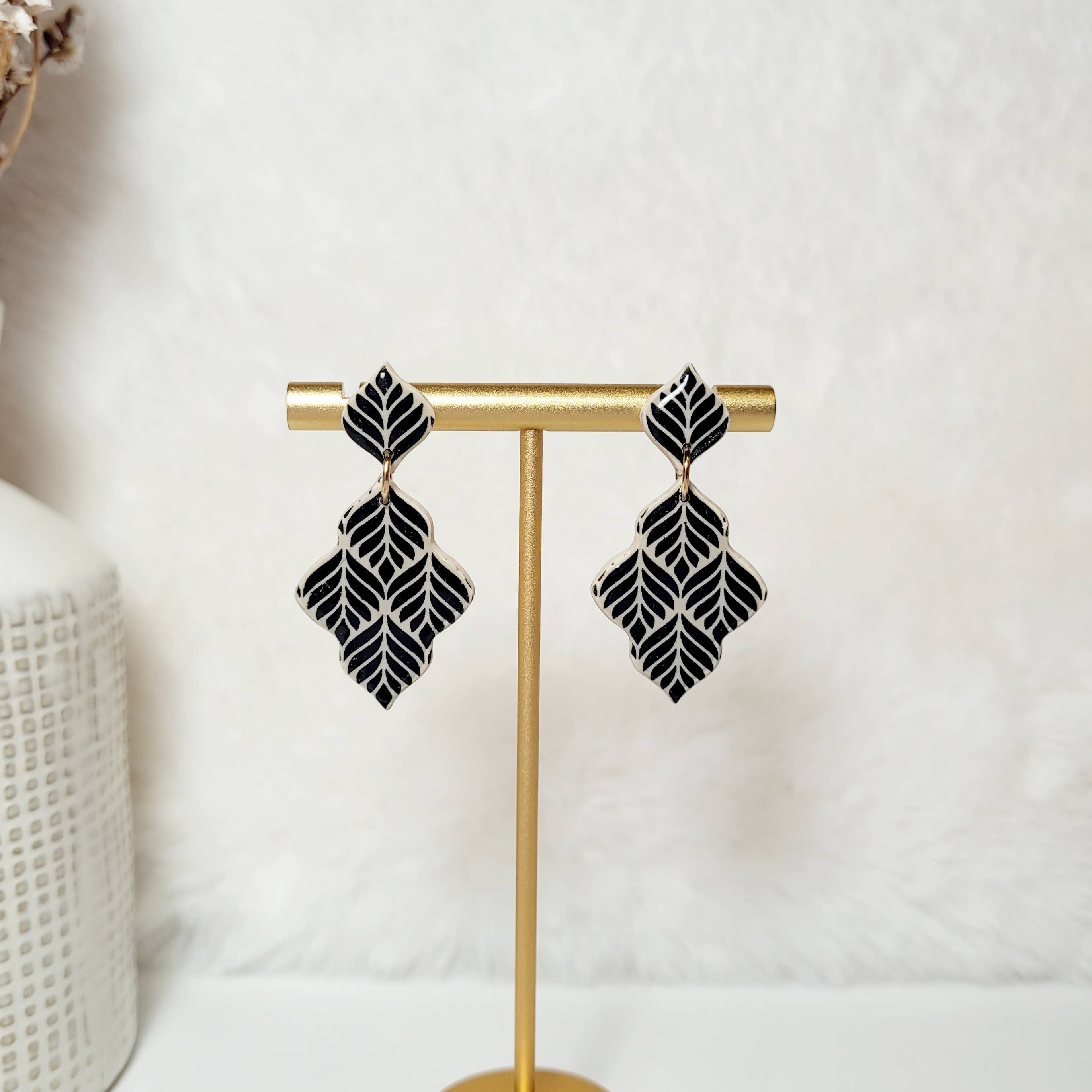 Spiegel Clay - Wholesale Dangle Earrings - Polymer clay black leaves dangles