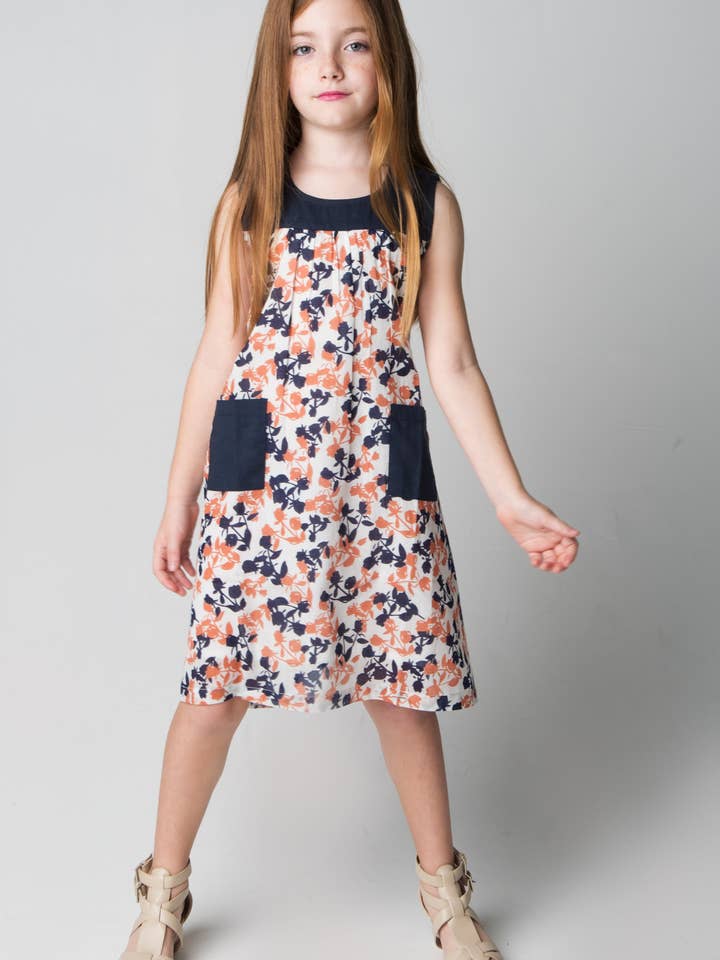 Blomster Navy & Orange Forklæde Stil Kjole for engroshandel hos Yo Baby