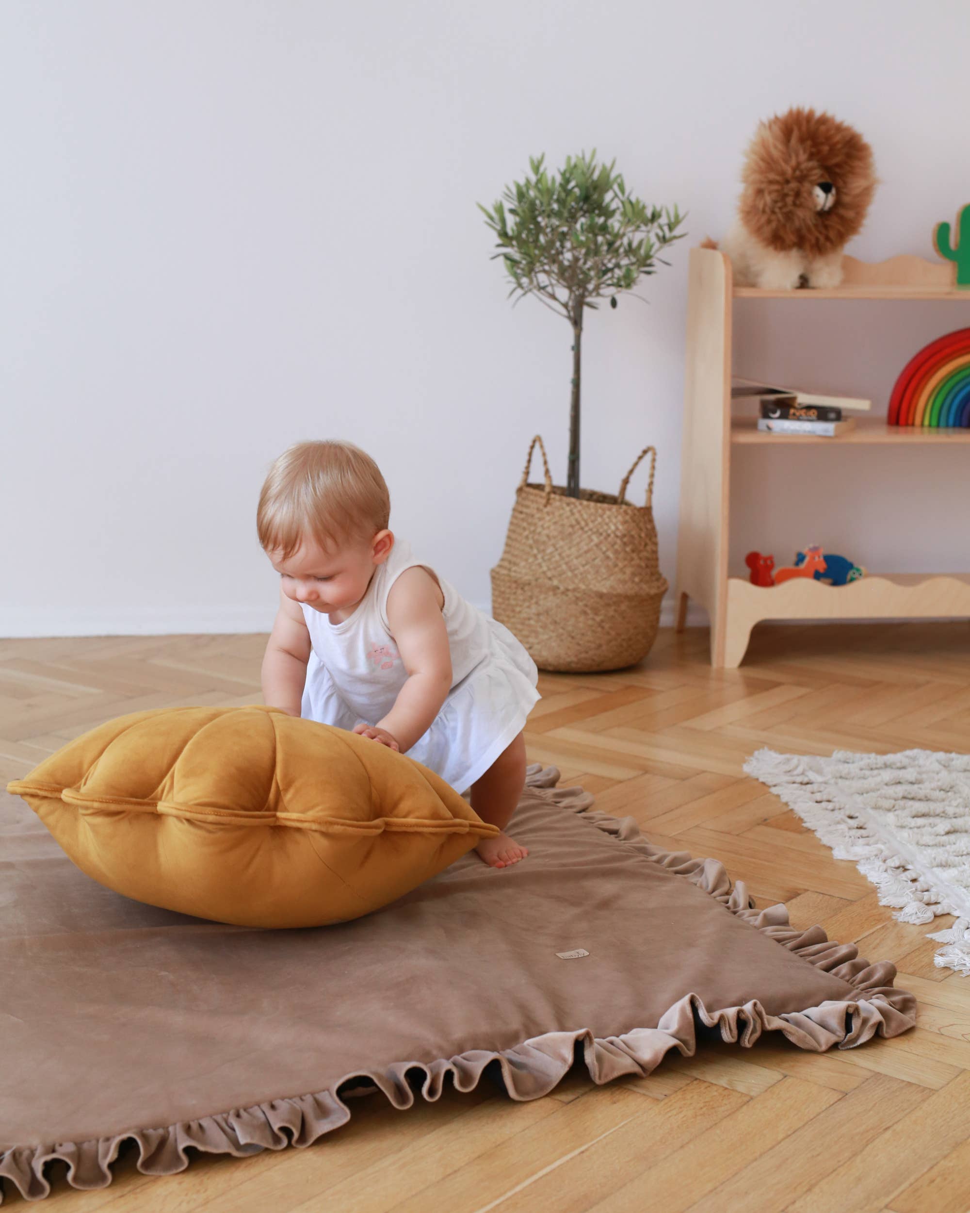 Babyly – Engroshandel Legemåtte - Børn og baby – Velour legetæppe med skum og flæser (6 farver)7