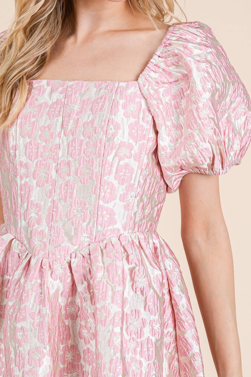 GeeGee x Lovelo – Großhandel Kleid – Damen – Jacquard-Minikleid mit Blumenmuster, MD5150319