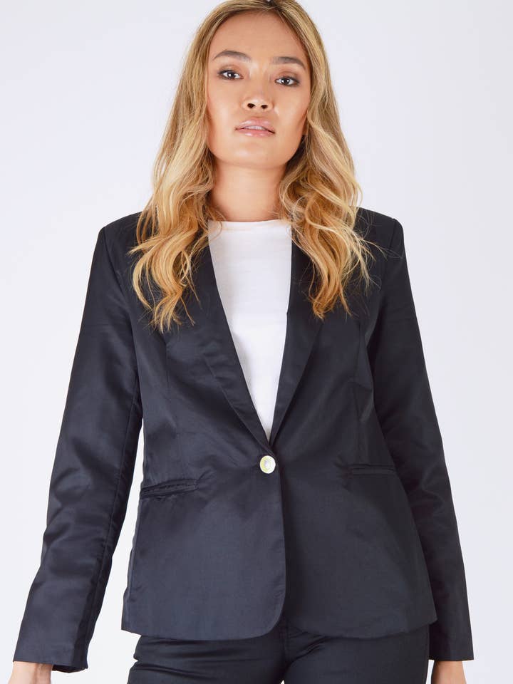 LMS Schwarzer Satinblazer mit gelbem Knopf und Metallwappen für den Großhandel von LoveMyStyle