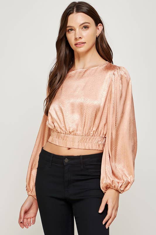 Strut & Bolt – Großhandel Bluse – Damen – Rückenfreie Jacquard-Satinbluse mit offenem Rücken7