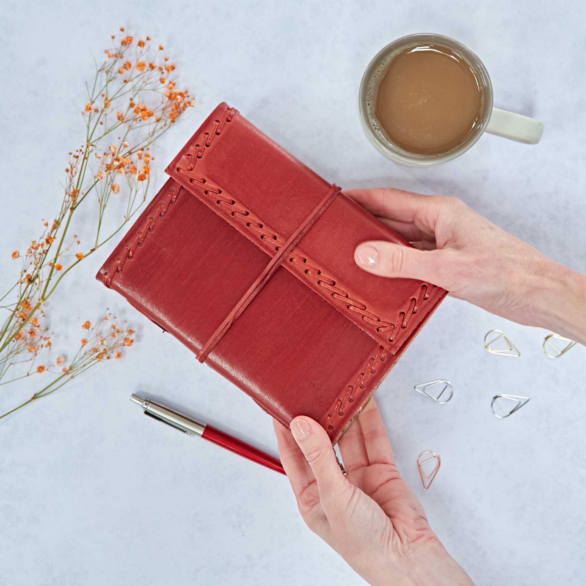 The Paper High Gift Company Limited – Großhandel Tagebuch – Handgefertigtes Tagebuch-Notizbuch aus distressed genähtem Leder2