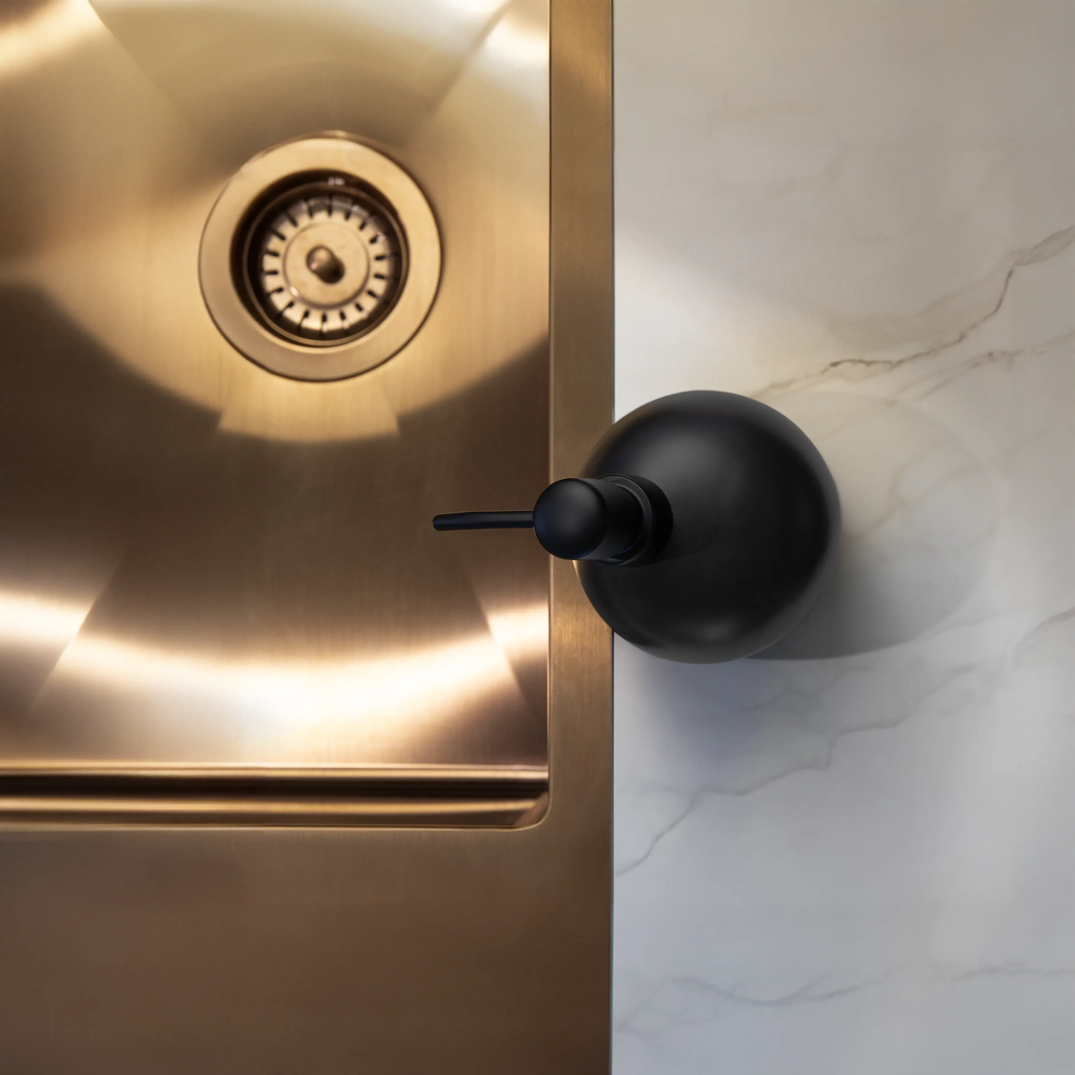 HAPPY SiNKS - Wholesale Soap Dispenser - Kiwi Soap Dispenser2