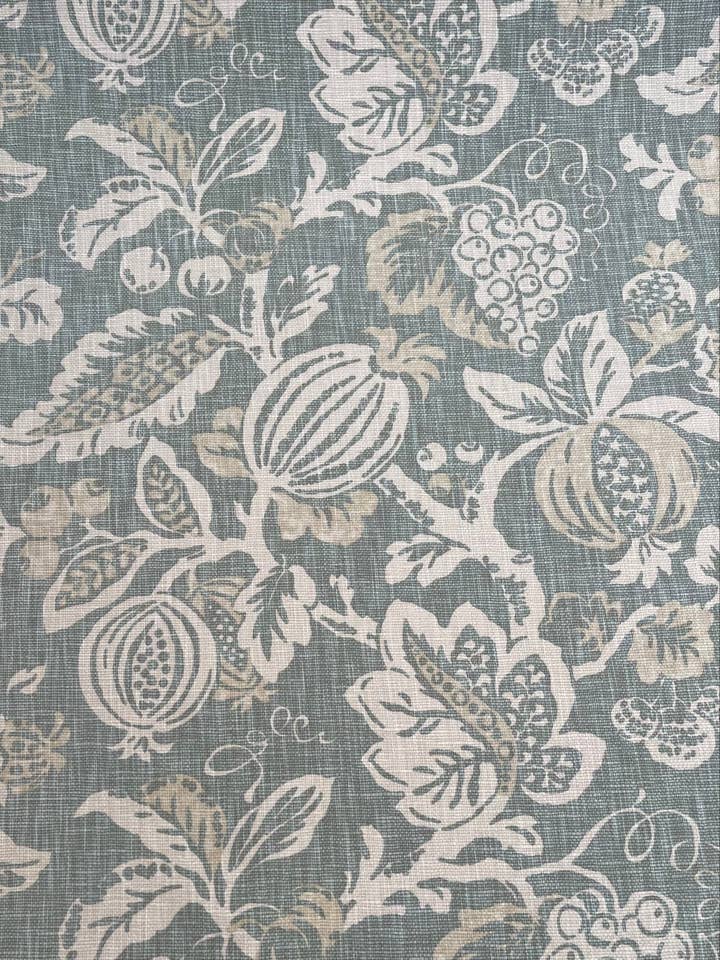 Almofada Botânica Charlotte com Enchimento de Penas - Personalizada por atacado de Dahlia & Grace pillows