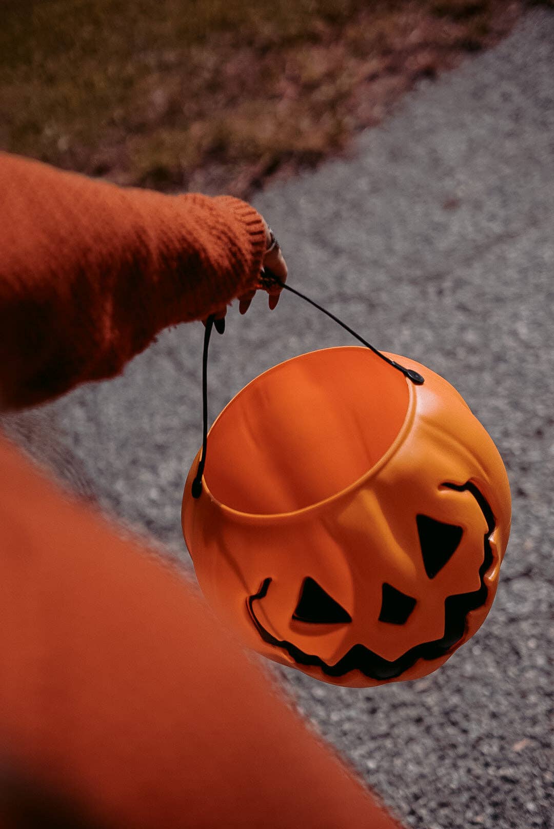 Lively Ghosts – wholesale Bucket/pail – Orange Haunted Hallows Pumpkin Pail3