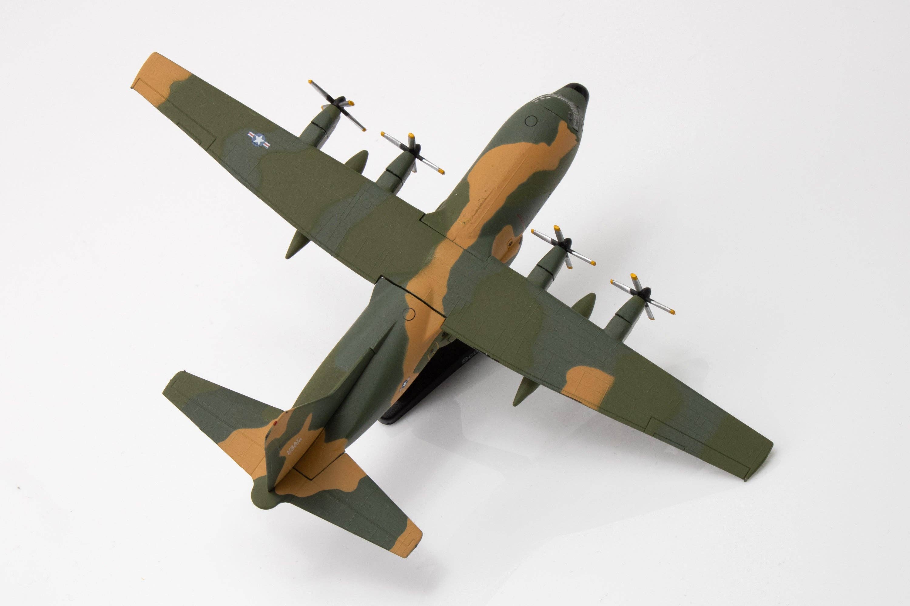 Daron Worldwide Trading – wholesale Decorative tabletop object – POSTAGE STAMP C-130 1/200 SEA CAMO LITTLE ROCK AFB3