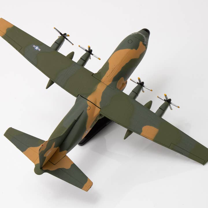 Daron Worldwide Trading – wholesale Decorative tabletop object – POSTAGE STAMP C-130 1/200 SEA CAMO LITTLE ROCK AFB3