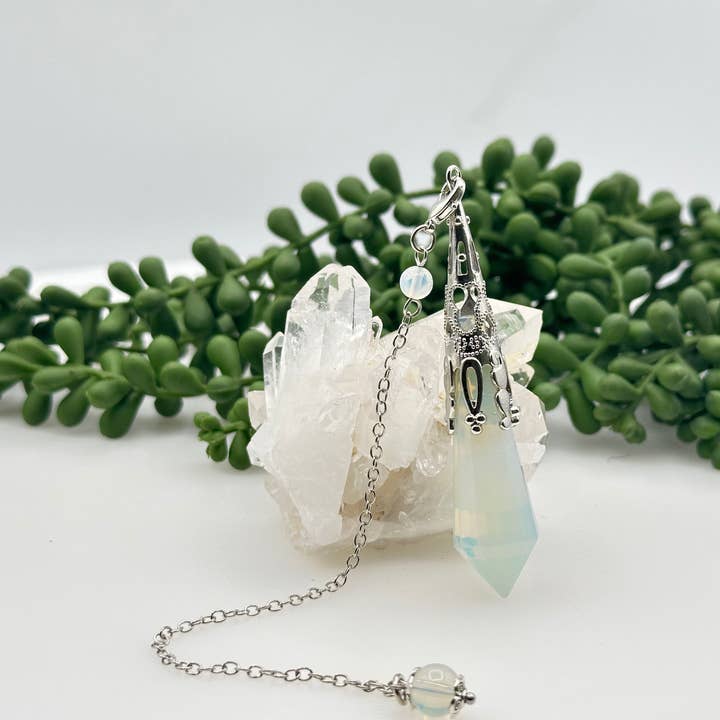 Pendolo in Argento Colore Art Deco con Pietra Opalite per la vendita all'ingrosso da parte di Meraki Gemstones