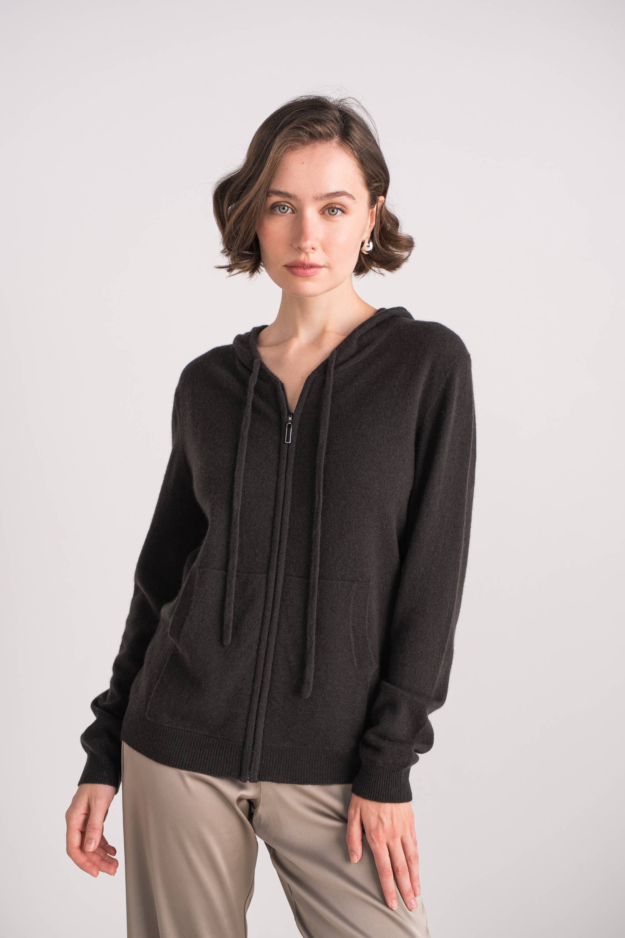 jw.atelier - Vente Sweat à capuche – femme - Gilet 100% cachemire zippé à capuche4