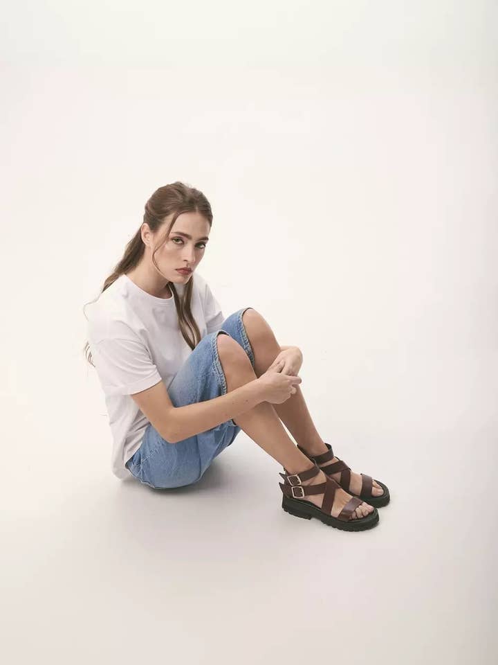 Amén - Vente Sandales – femme - Sandales marron sacrées à brides avec boucles2