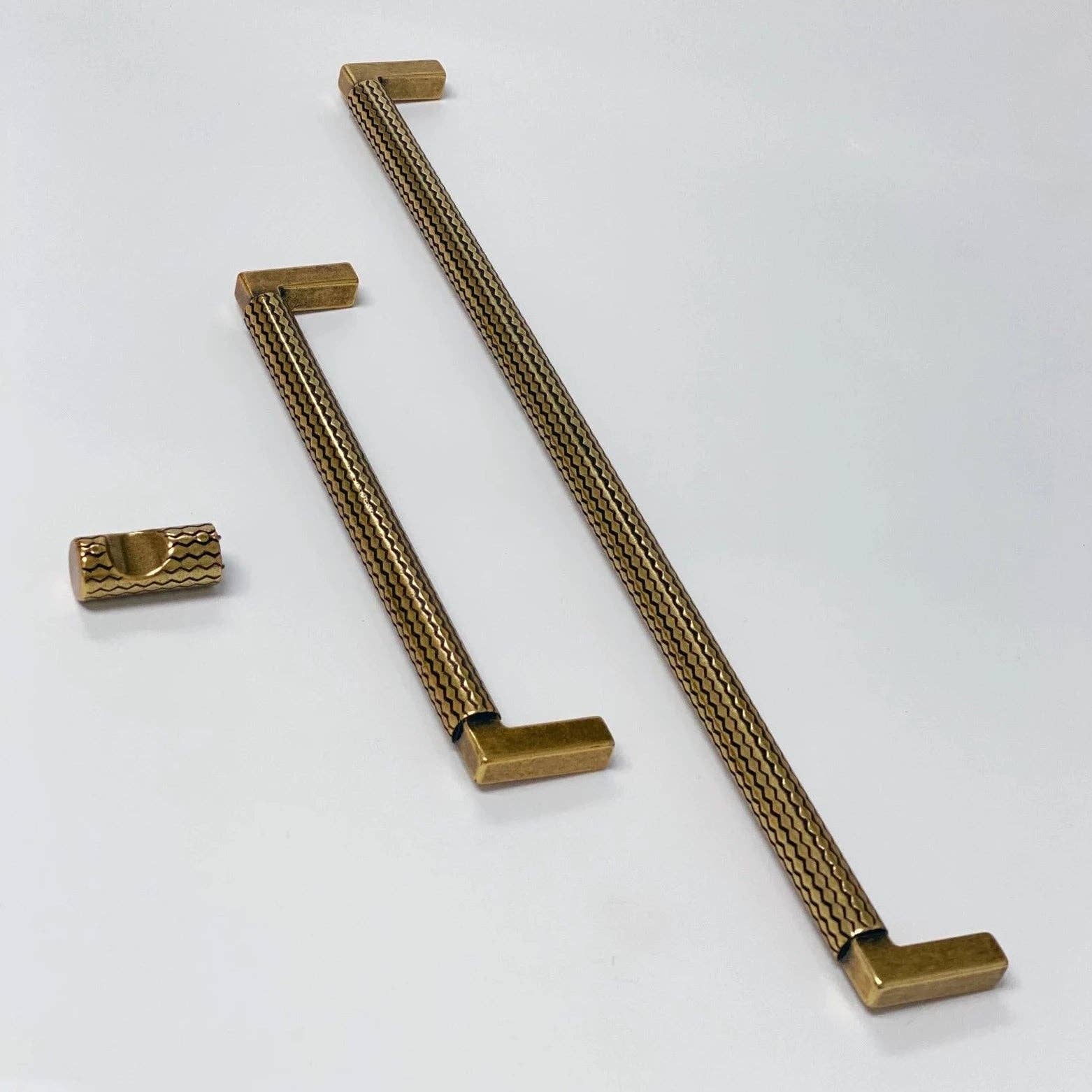 Industry Hardware – wholesale Knopp/Handtag – U-format handtag 'Venice' i antik mässing – mässingsbeslag för lådor2