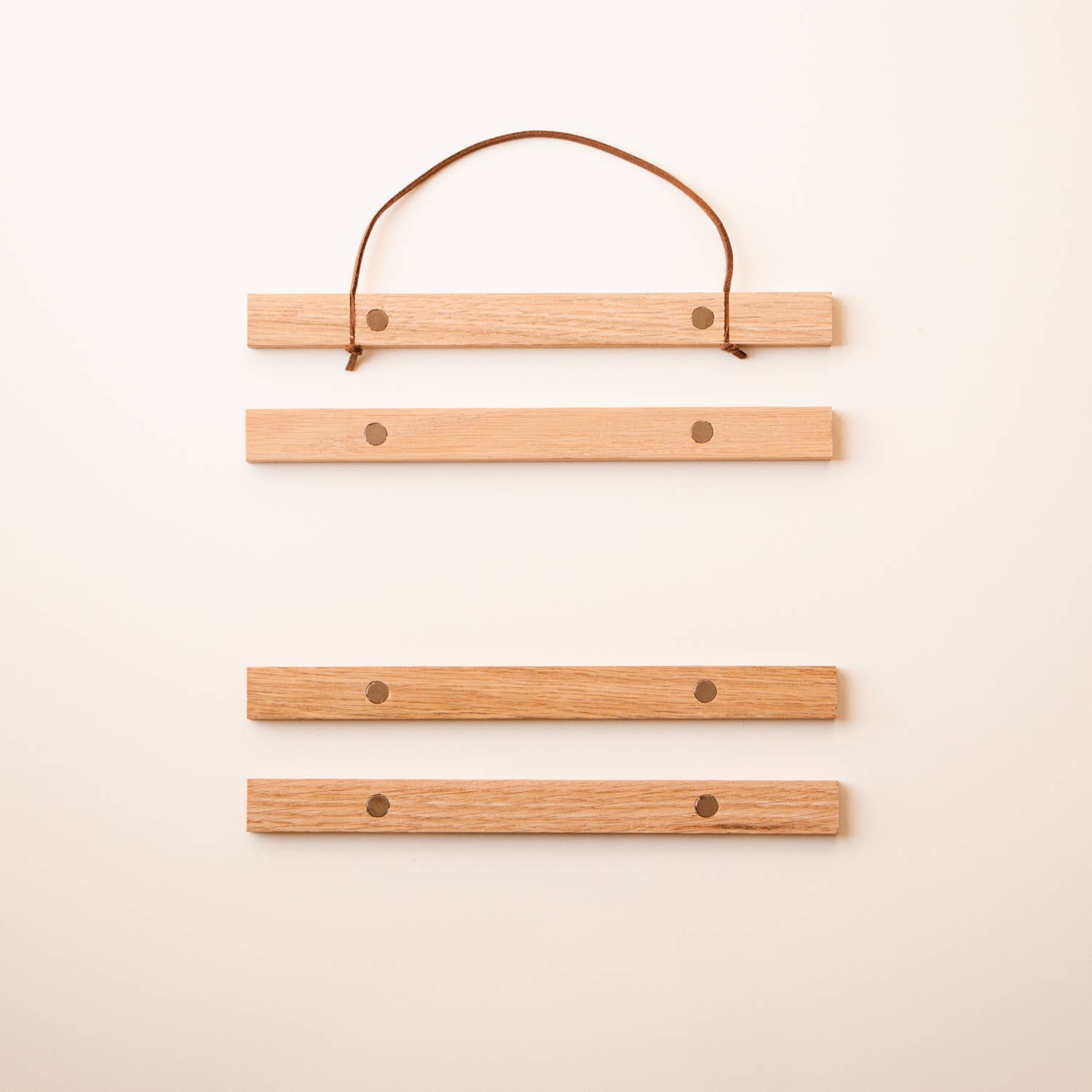 The Anastasia Co - Wholesale Picture Frame - 8" Magnetic Wood Print Frame1