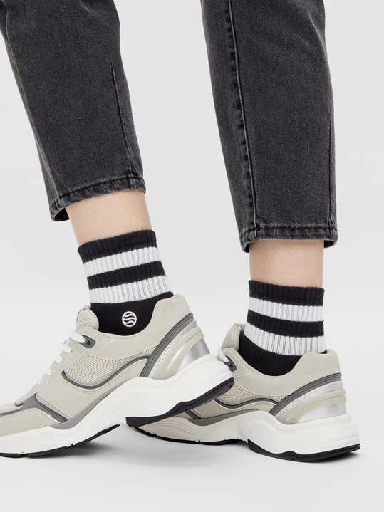 Meias Retro Pretas - Meias de Quarto Orgânicas com Riscas por atacado de Natural Vibes