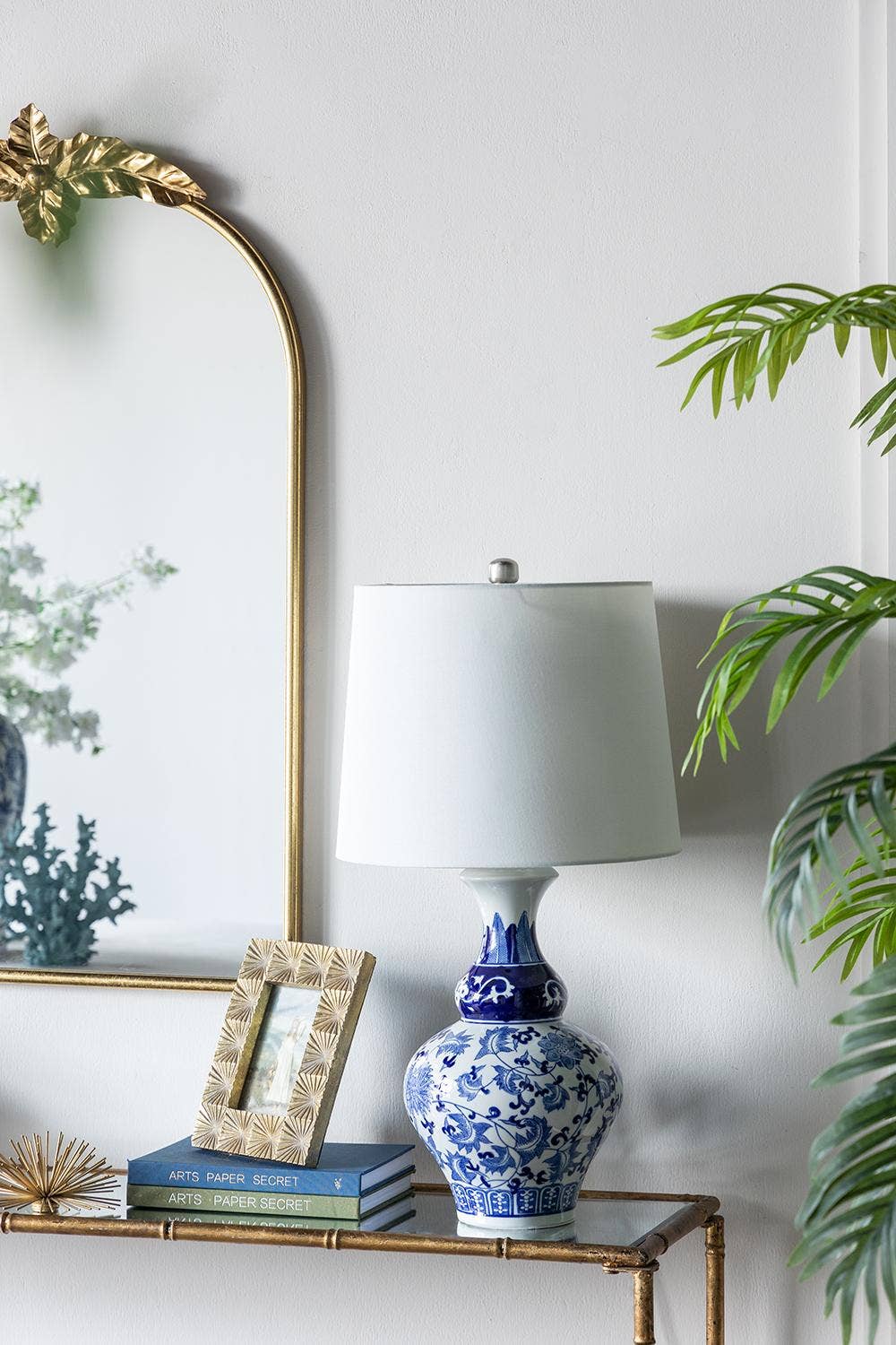 A&B Home Group Inc. - Wholesale Accent/Desk Lamp - D14x27.5" Blue and White Round Ceramic Vase Lamp4