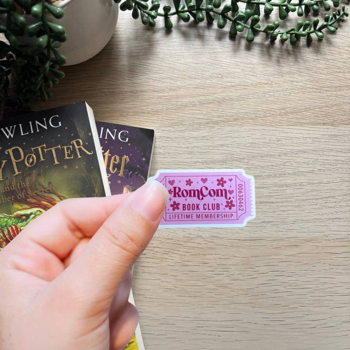 Autocollant du club de lecture Rom Com pour la vente par Peachi Lane