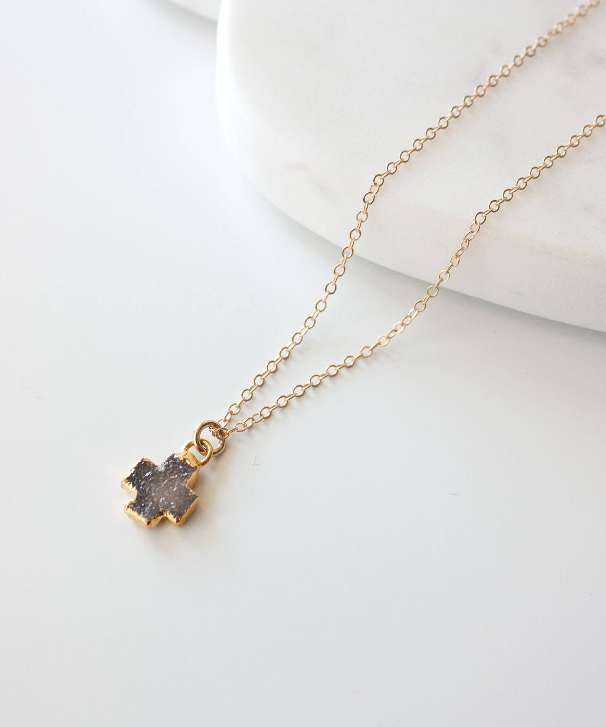 Pure Indigo Design - Vendita all'ingrosso Collana con ciondolo/pendaglio - Celeste Druzy - Collana con croce