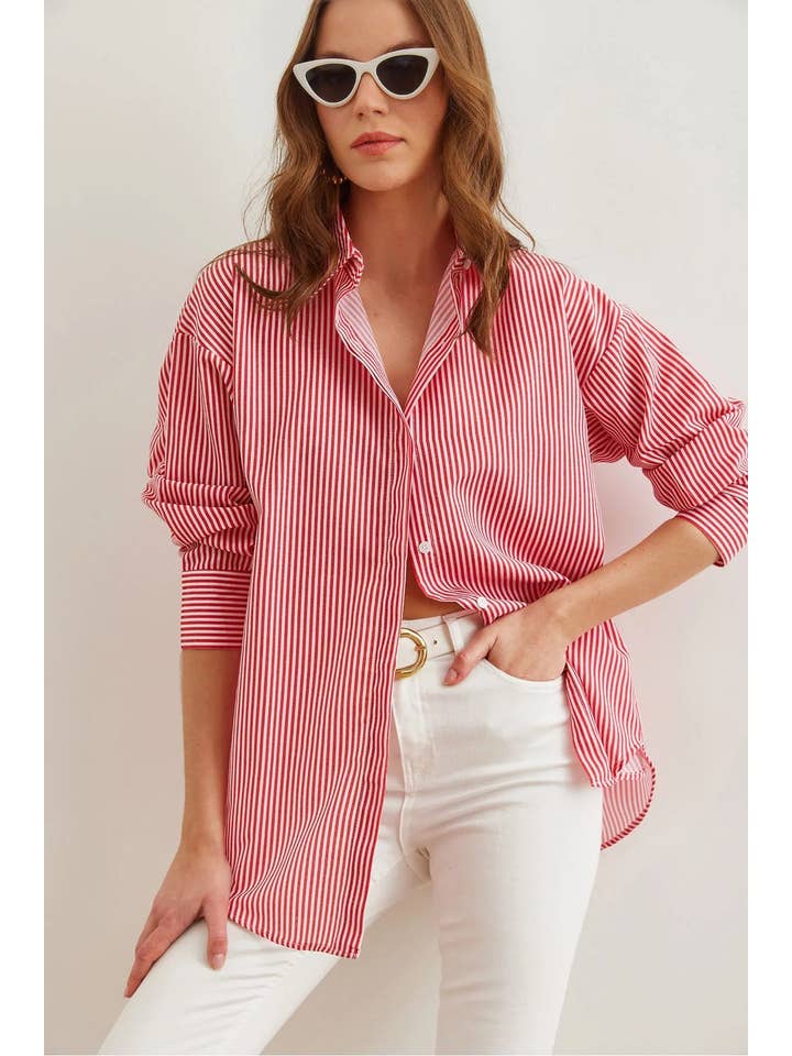 Hoxton Gal – wholesale Buttoned-down shirt – Women's – Oversized Poplin Shirt with Hidden Placket3