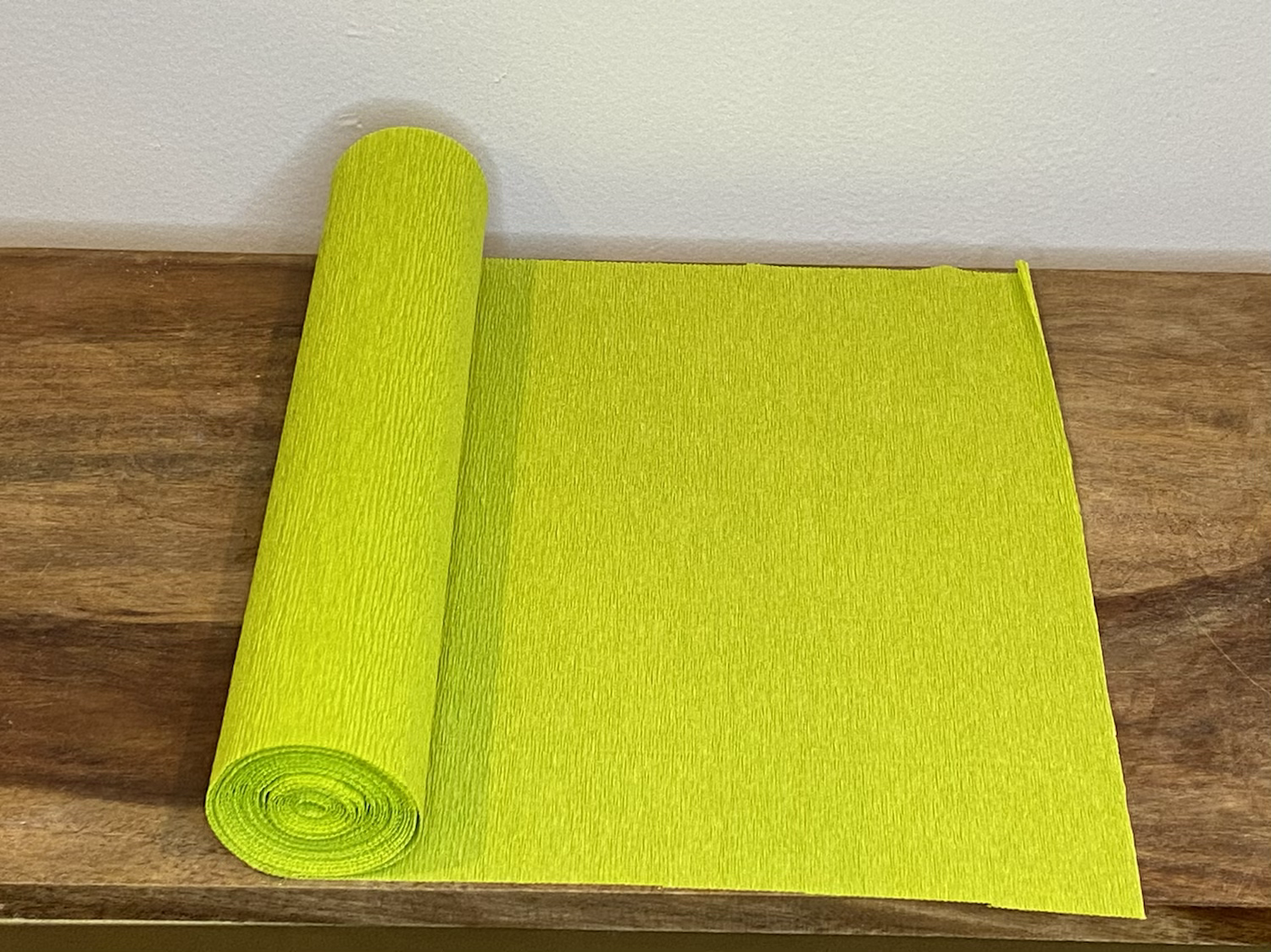 Petals and Pearls Design – material para artesanato por atacado – Papel Crepe Verde de Maio1