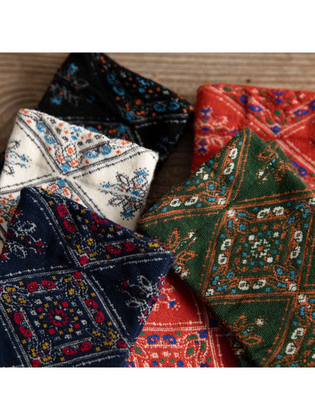 Funkyrel® Atzbranding Limited - Vendita all'ingrosso Calzini - Donna - Rufia - Calzini retrò a metà polpaccio con motivi floreali a rombi4