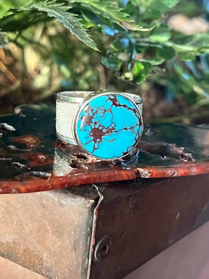 Bague à large tige en argent sterling fabriquée par des autochtones avec turquoise égyptienne par Shaun Rogers, taille 10,75. pour la vente par Nizhonitradersllc
