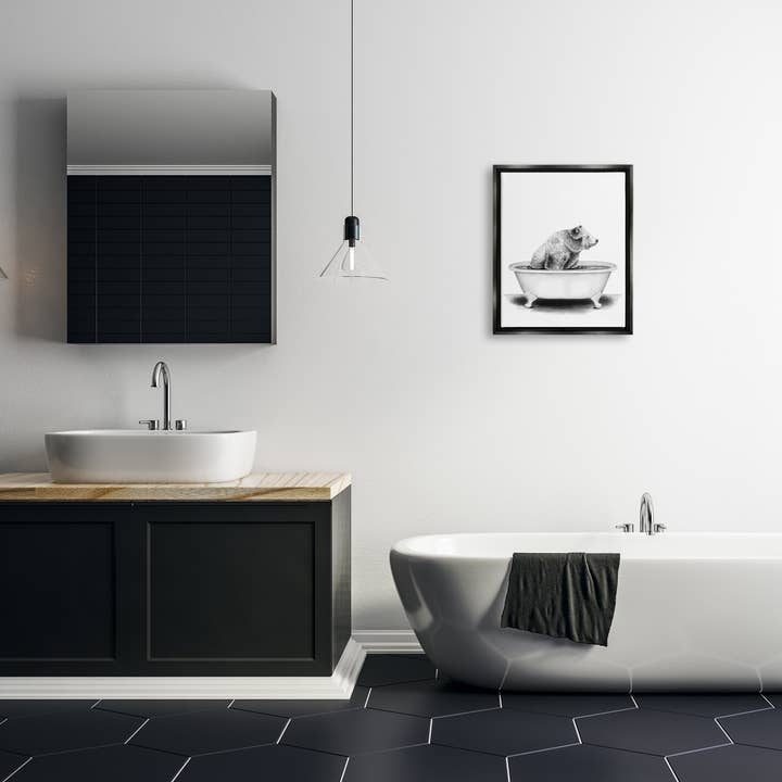 Stupell Industries - Vendita all'ingrosso Cartelli da bagno - Orso in una vasca divertente animale bagno disegno galleggiante incorniciato1