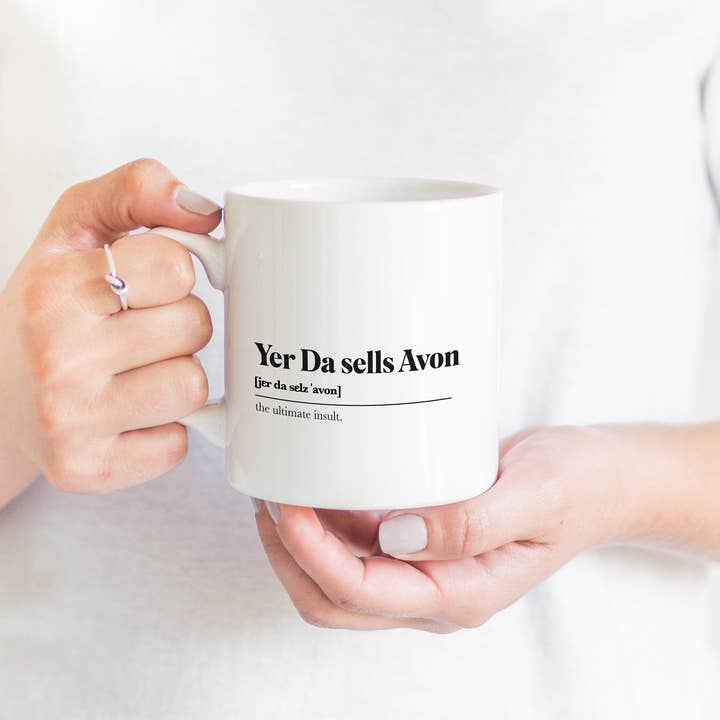 Kalloway Design - Wholesale Coffee Mug - Yer Da Sells Avon Greeting Scots Saying Mug Housewarming Gift Minimalist Monochrome Typography Funny Scotland Slang Definition Scottish