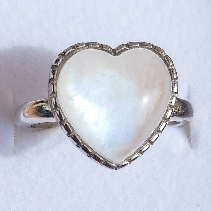 PIEDRA LUNAR CON BASE PLATEADA Anillo DEVA HEART de plata 925 ~ ajustable con forma de corazón y piedra lunar, piedra lunar natural de venta al por mayor en Faire0
