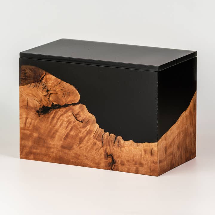 Suar-mindeurne i træ - Urn 2 af 15 for engroshandel hos The Legacy Urn Company