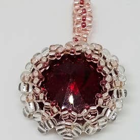 Ciondolo con castone Hubble Stitch Rivoli per la vendita all'ingrosso da parte di Amy's Handmade Gifts