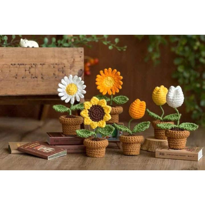 TOMOPOD LLC - Wholesale Artificial flowers - Mini Crochet Flower Pot, Crochet Sunflower Rose Daisy Plant1