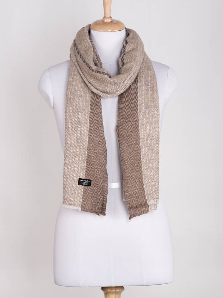 Écharpe en laine cachemire rayée et chevron - Beige pour la vente par SVEZElife