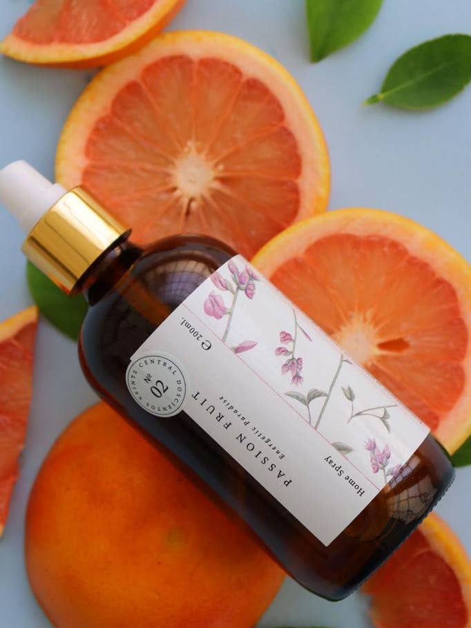 02 | Energetic | Bougie au fruit de la passion | Spray pour la maison pour la vente par Central 220