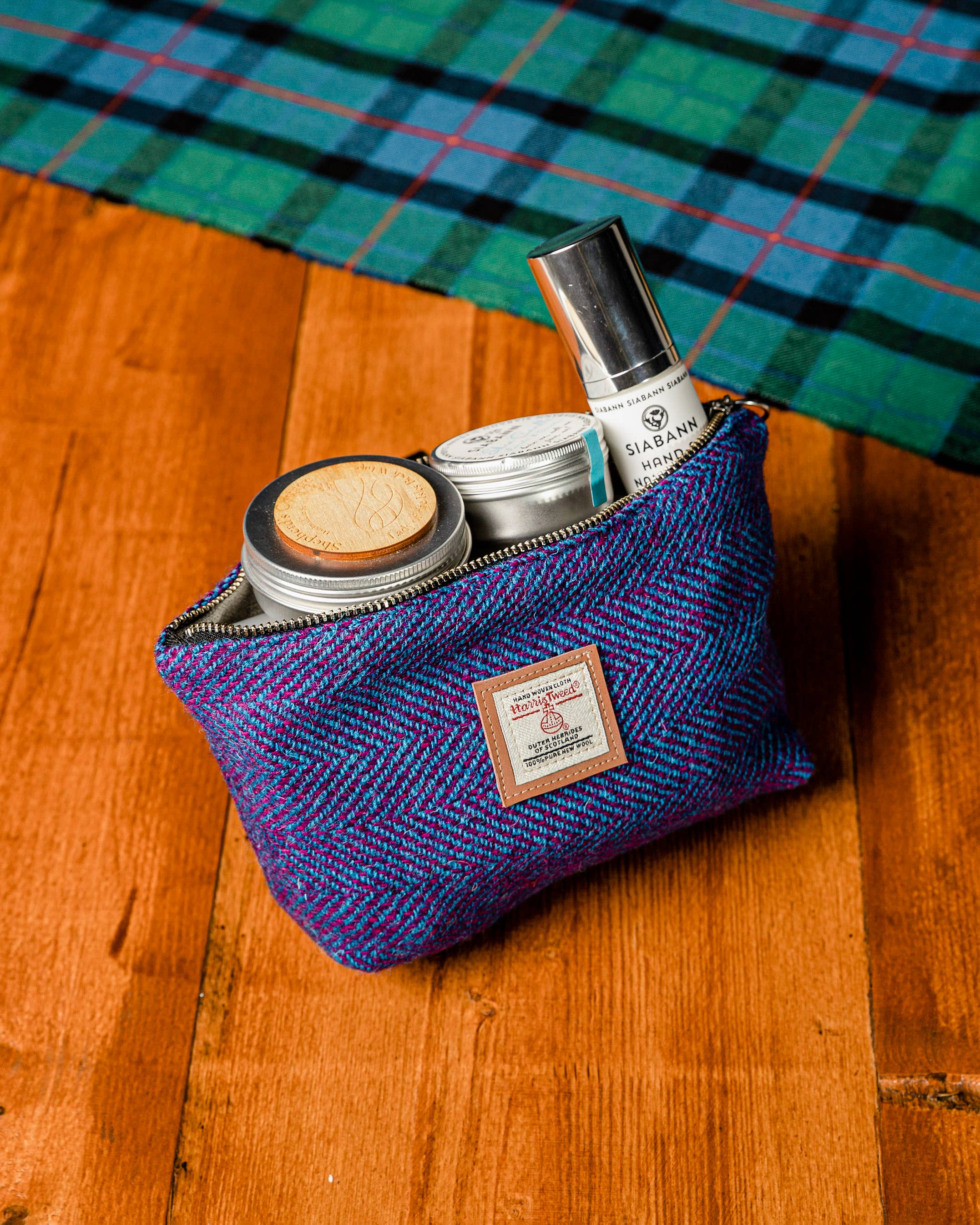 Heartbox Scotland – wholesale Make-up/cosmetic bag – Harris Tweed Cosmetics & Wash Bag2