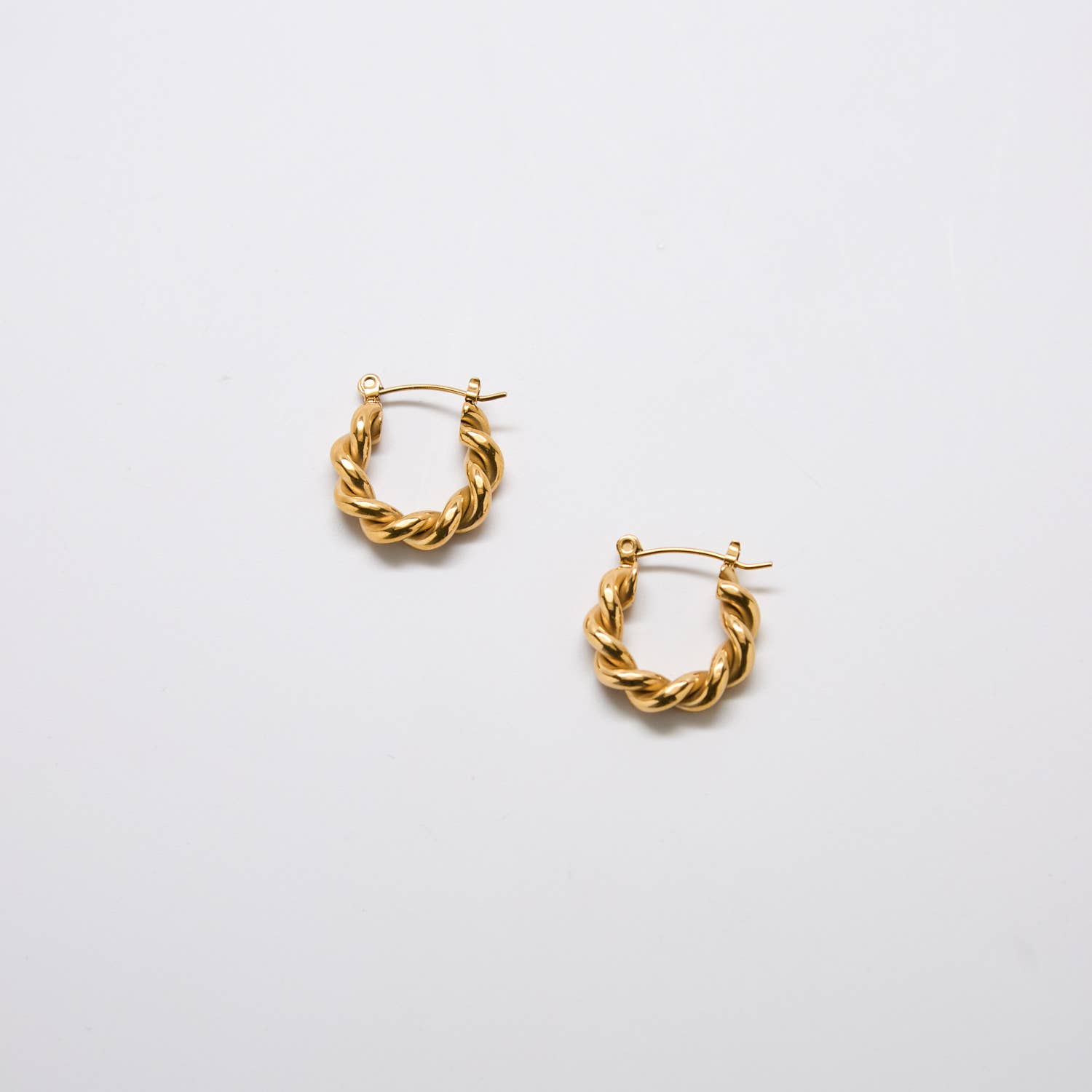 Admiral Row - Wholesale Hoop Earrings - Gold Oval Twist Hoop Earrings - Fall/Christmas 2025 Jewelry Gift