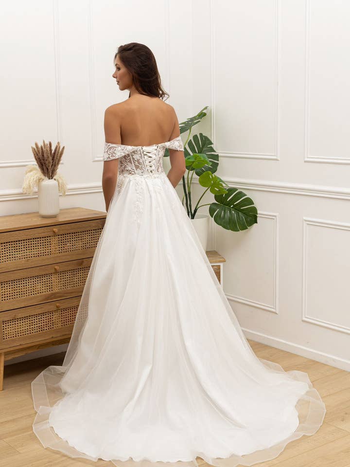 Blank Wedding dress 826019 for wholesale on Faire2