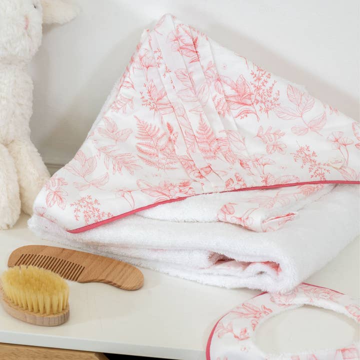 Toile de Jouy | Pink Hooded Towel & Washcloth Set for wholesale by Bebe Sweeny