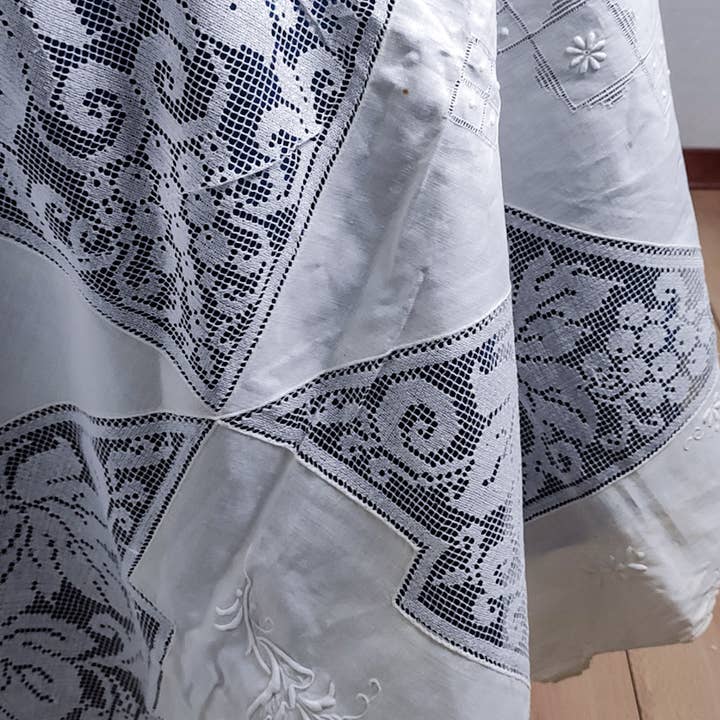 Heyfoo - Wholesale Tablecloth - Hand-embroidered linen and filet tablecloth with 12 napkins5