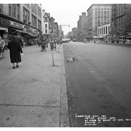 Broadway entre las calles 79 y 80 1957 - Upper West Side - Manhattan - Nueva York, NY para venta al por mayor de Old NYC Photos