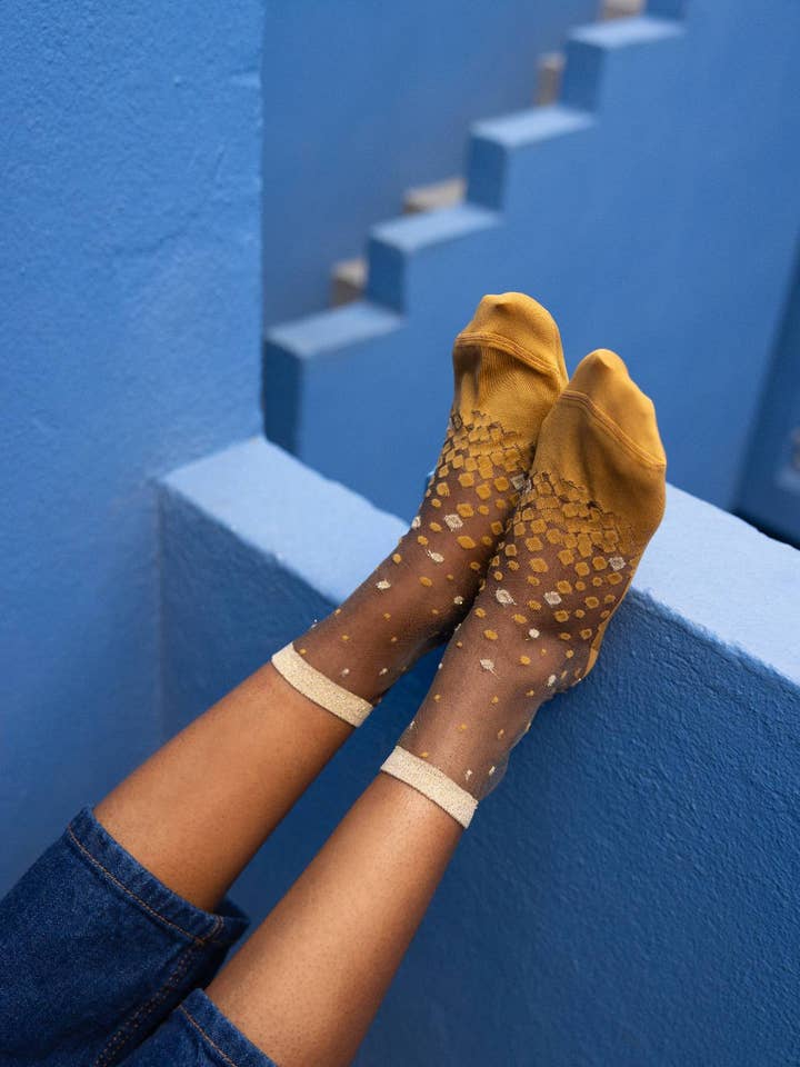 Nakameguro Ocre • Calzini trasparenti a pois donna per la vendita all'ingrosso da parte di Atelier St Eustache