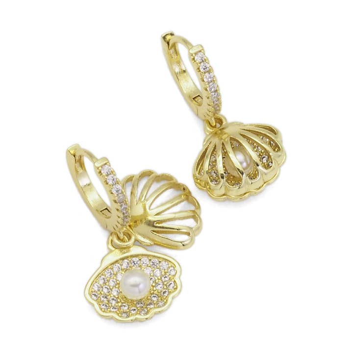 Doorzichtige CZ Gold Shell Pearl Huggie oorbellen, SKU #LK838 voor wholesale door BestBeads&Beyond