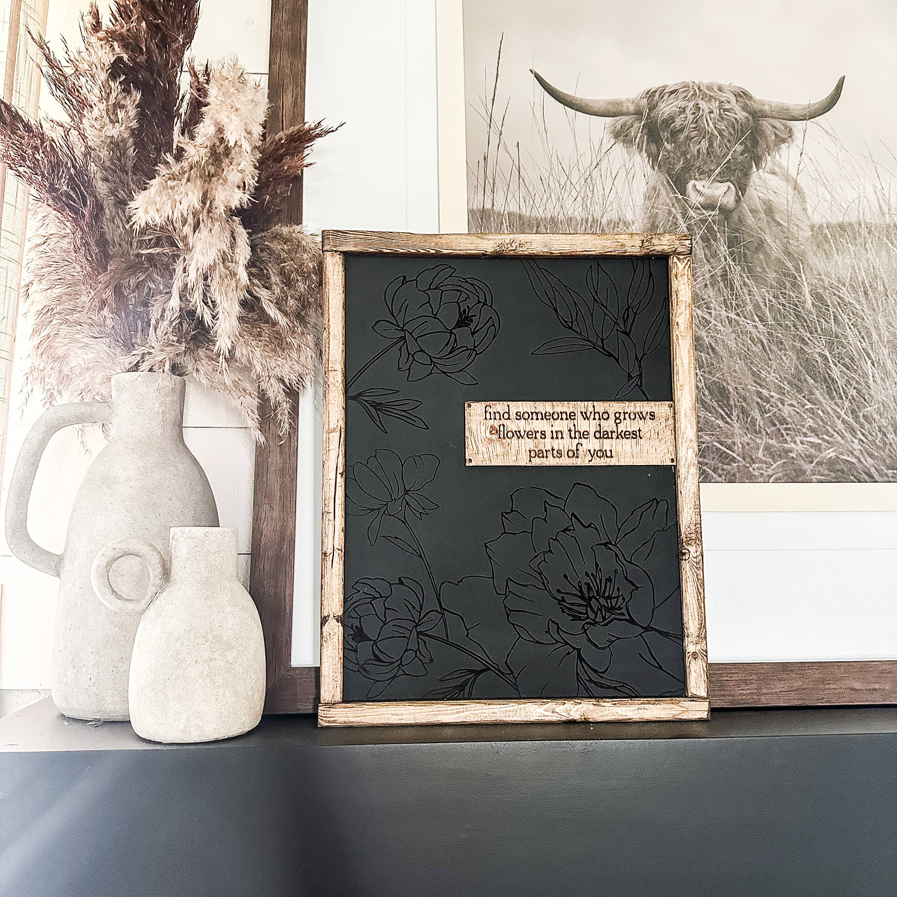 Dakota + Pine Design Co. – Engroshandel Skilt – Find én, der får blomster til at vokse i dine mørkeste sider2