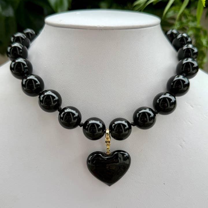Colar de Coração com Missangas Pretas por atacado de Allie Beads