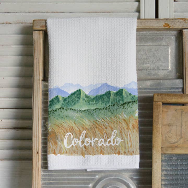 Torchon de thé Prairie d'automne paysage de montagne à l'aquarelle du Colorado pour la vente par Middlefork & Co.