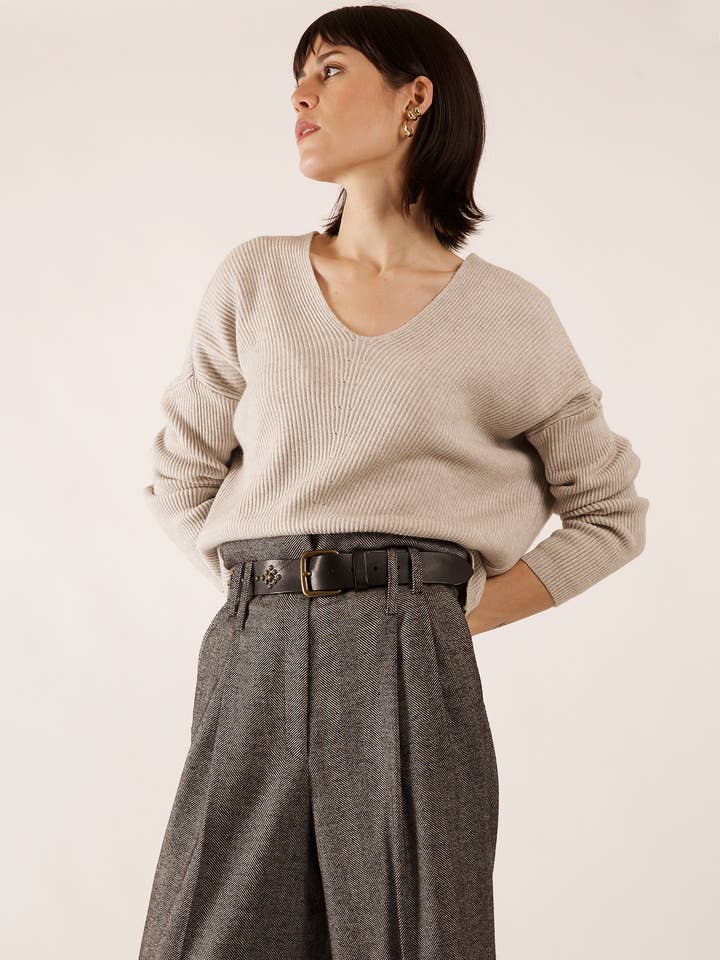 JULIA PARIS – wholesale Knitted jumper – Women′s – Ribbed knit V-neck sweater