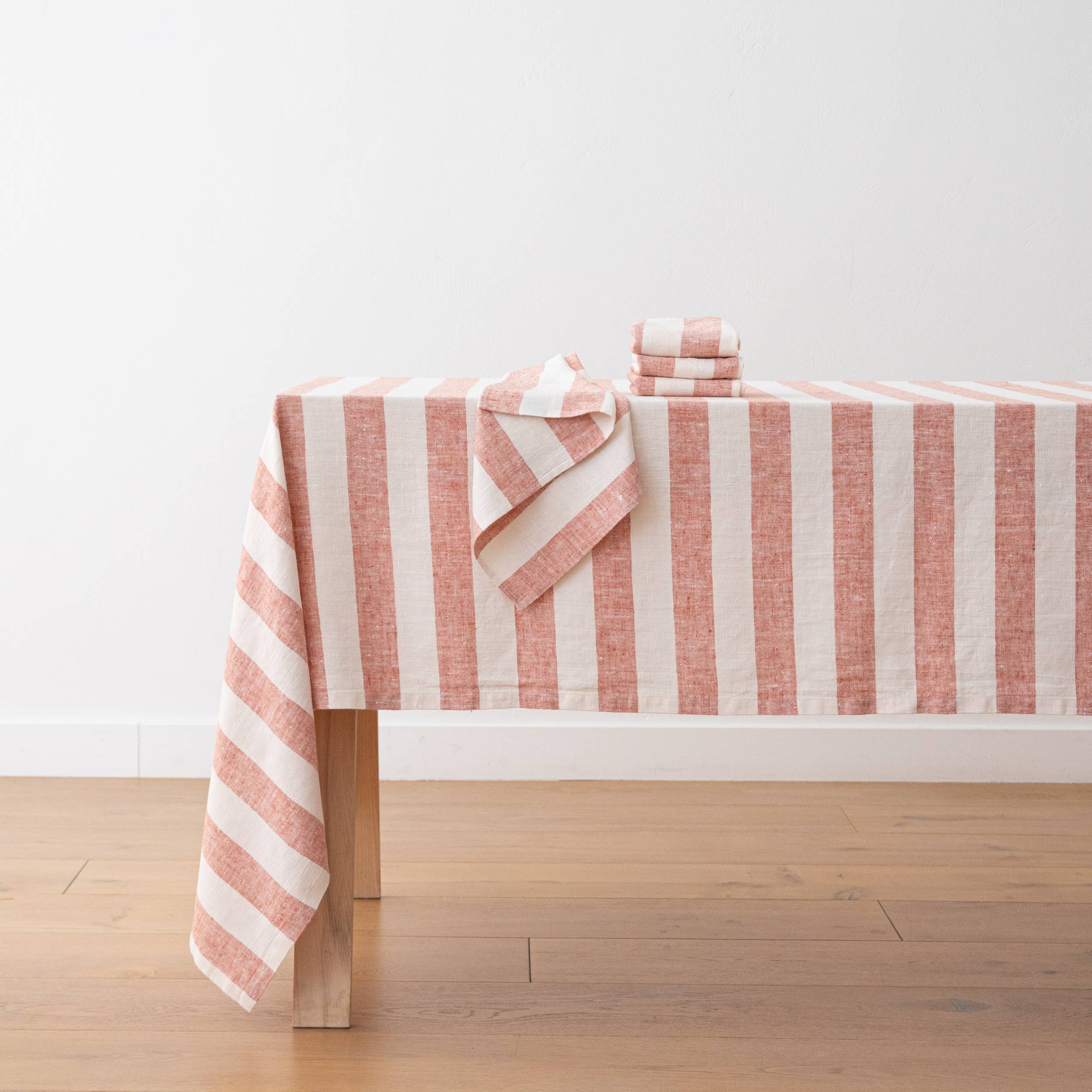 LinenMe - Wholesale Tablecloth - Linen Tablecloth Brick White Philippe4