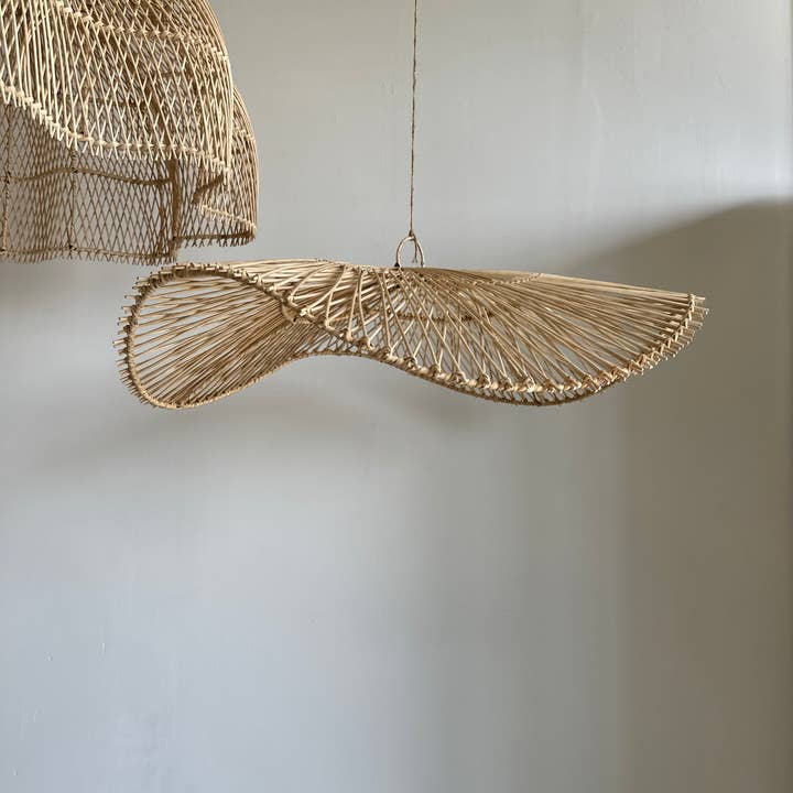 Office Objets - Wholesale Chandelier/Hanging Light - Rattan pendant or light fixture in the shape of a wavy circular tray with latticework D:7526