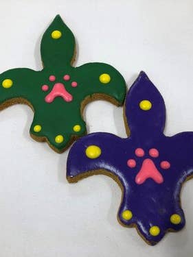 Sophie's natuurlijke snoepjes voor huisdieren #4 - Fleur de Lis voor wholesale door Lynchburger Pet Products