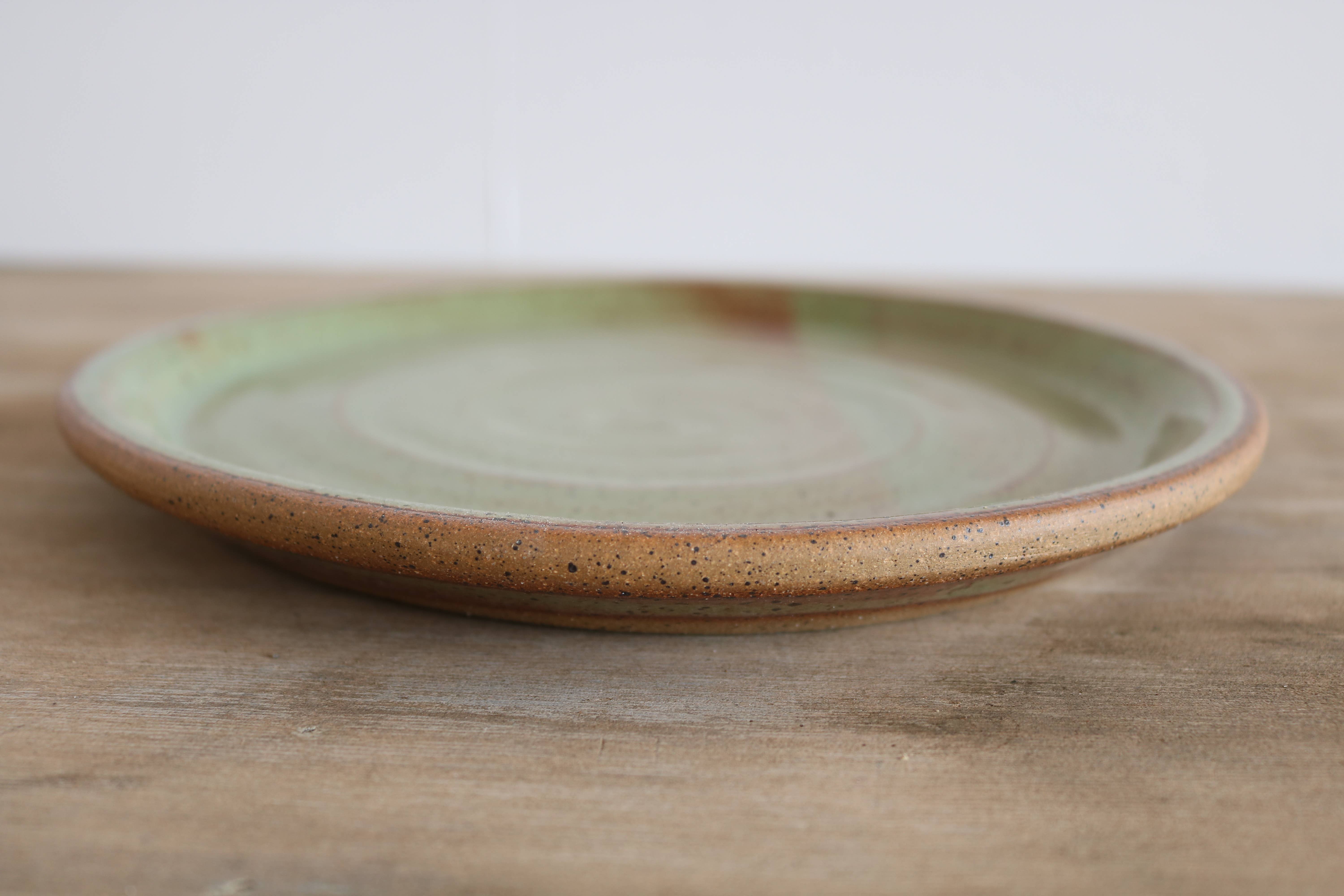 KJ Pottery - Wholesale Borden - Handgemaakte dinerborden van ijzerrood steengoedklei4